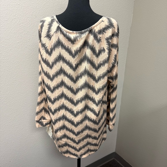NWT Belle de Jour 1X Tan Gray Chevron Long Sleeve Boho Top - Picture 4 of 10